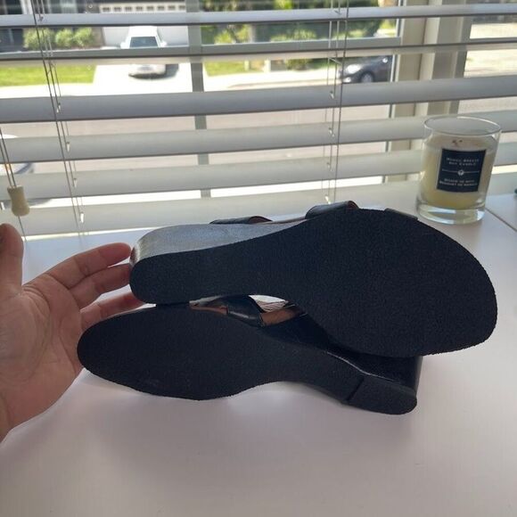 Gentle Souls Wedge Sandals Size 9 Black Leather Strappy Classic Cushion Footbed - Picture 10 of 11